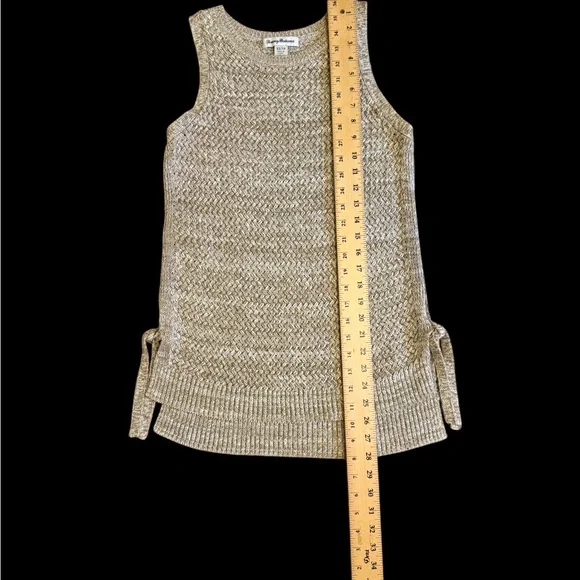 Tommy Bahama Top - Picture 8 of 8